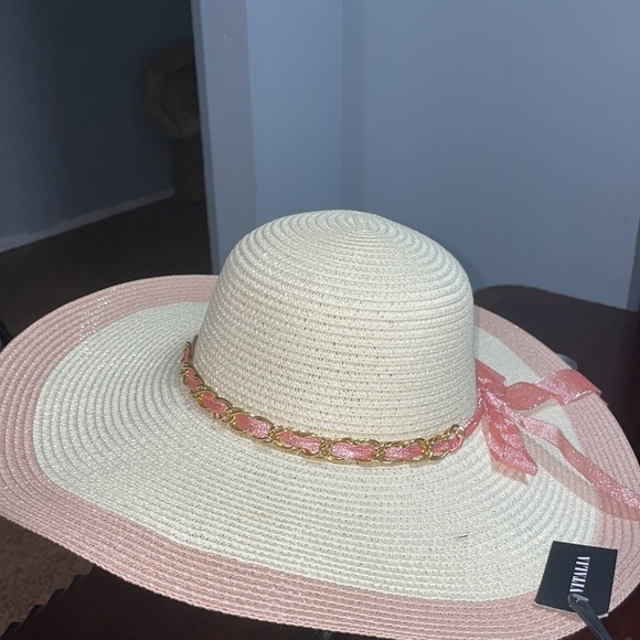 Hat 👒 - Picture 2 of 4